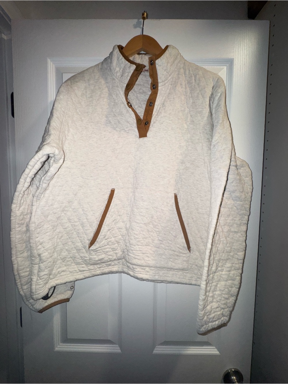 Orvis women’s Cream Quilted Pullover with Tan Trim XL